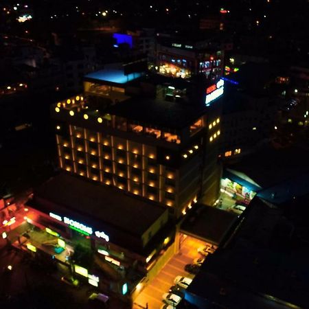 Hotel Blossoms Tiruchirappalli Bagian luar foto