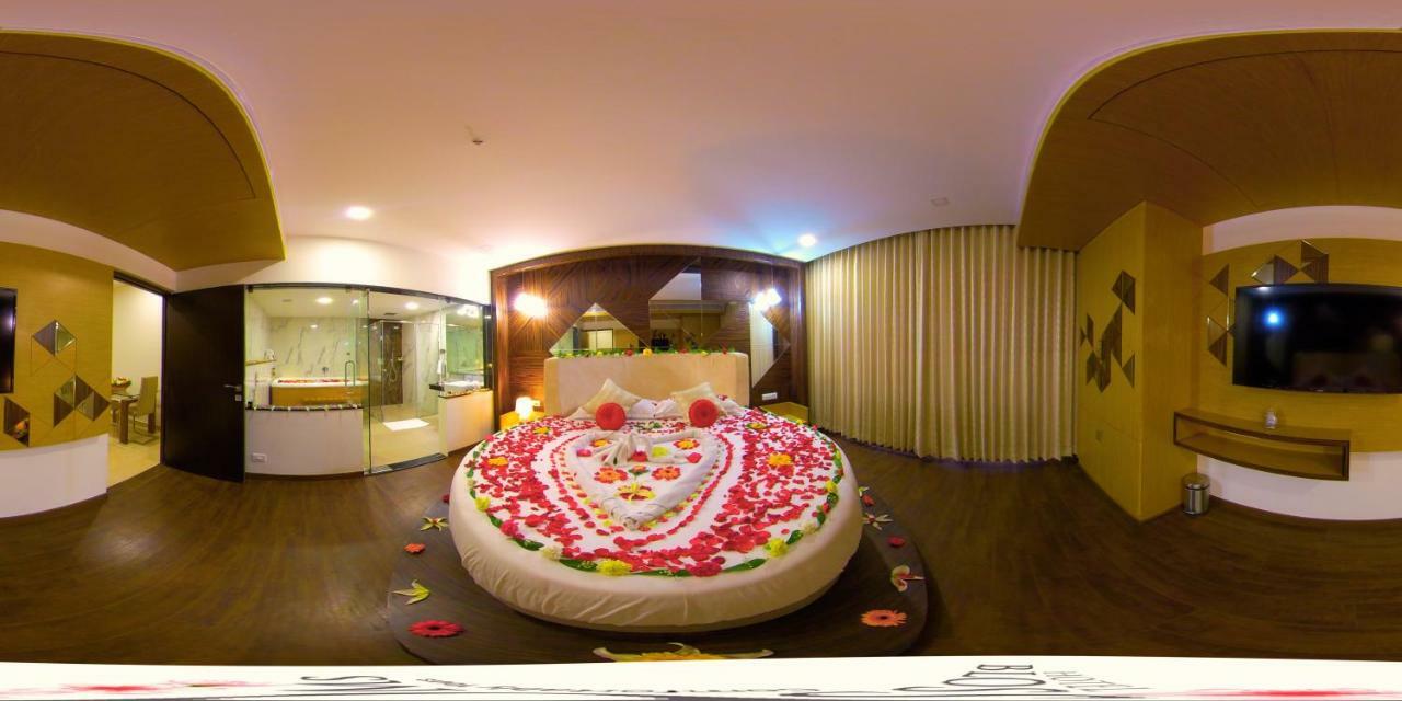 Hotel Blossoms Tiruchirappalli Bagian luar foto